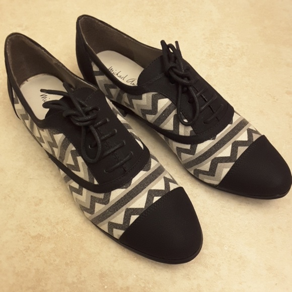 Size 7 Michael Antonio Flats NEVER WORN - Picture 5 of 5